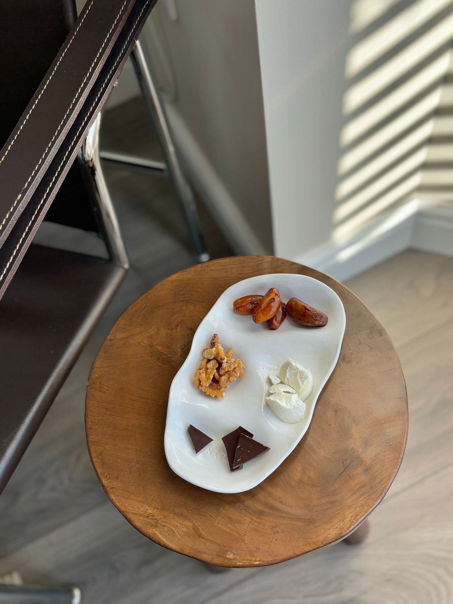 Ceramic snack plate in white gloss