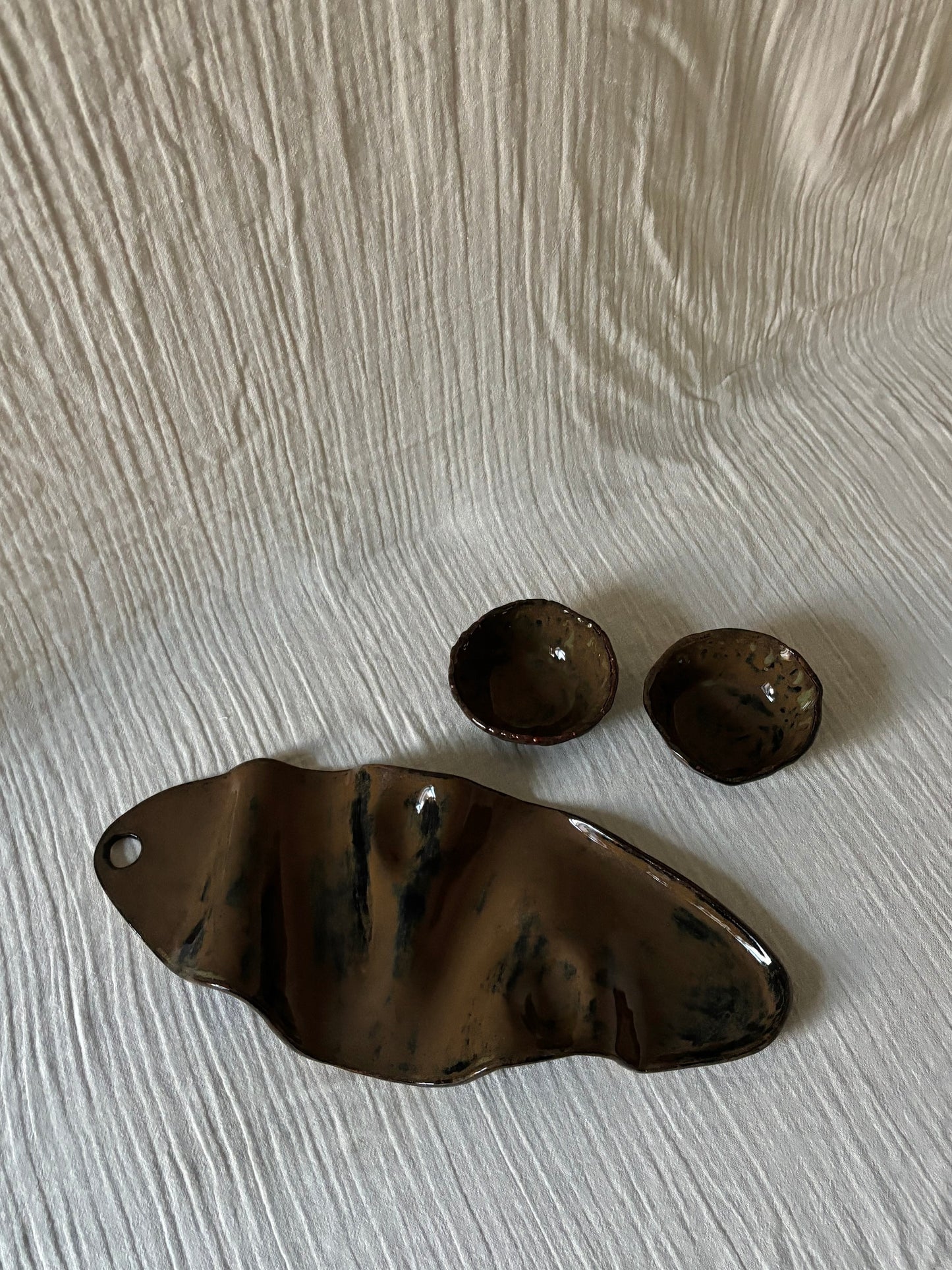 Medium Charcuterie board with dipping 2 bowls