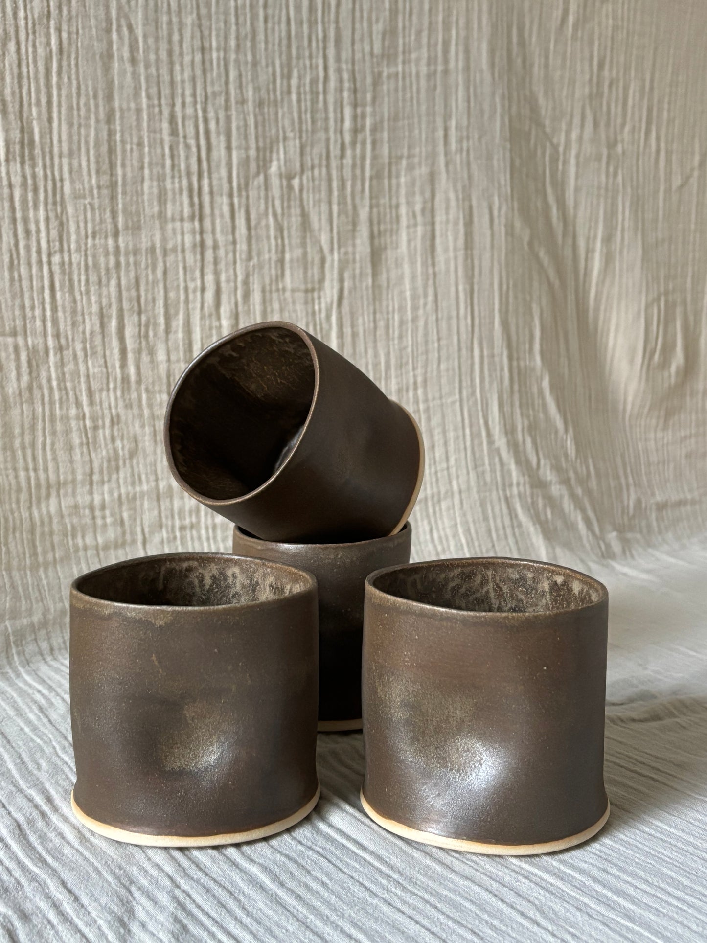 Snug mug in matte brown glaze