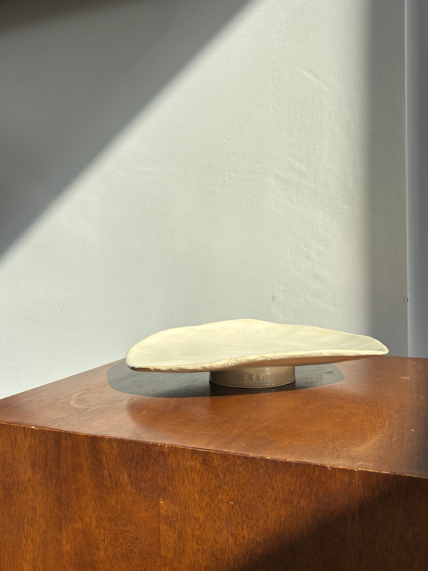 decorative stand in beige glaze