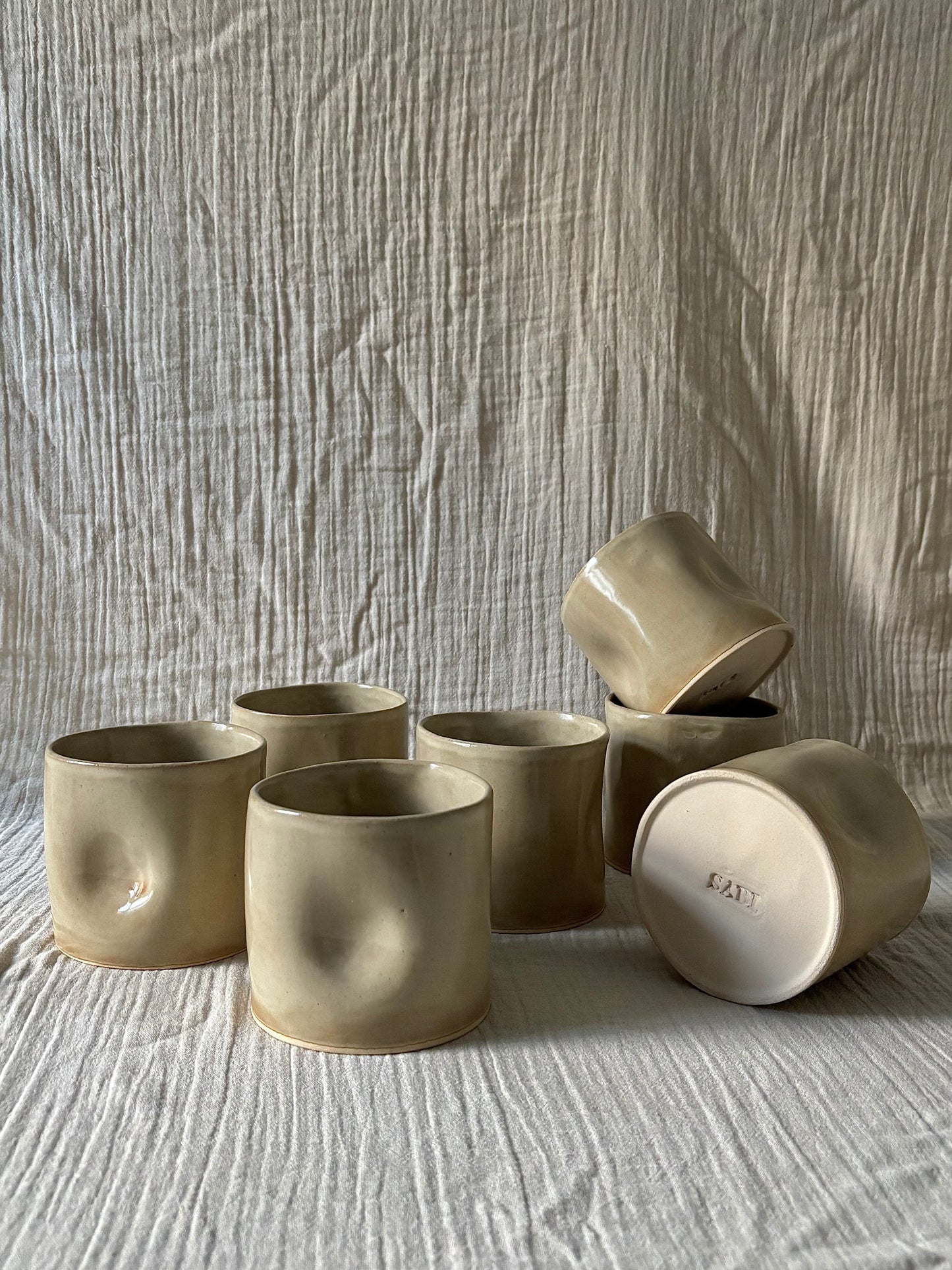 Snug mug in beige glaze