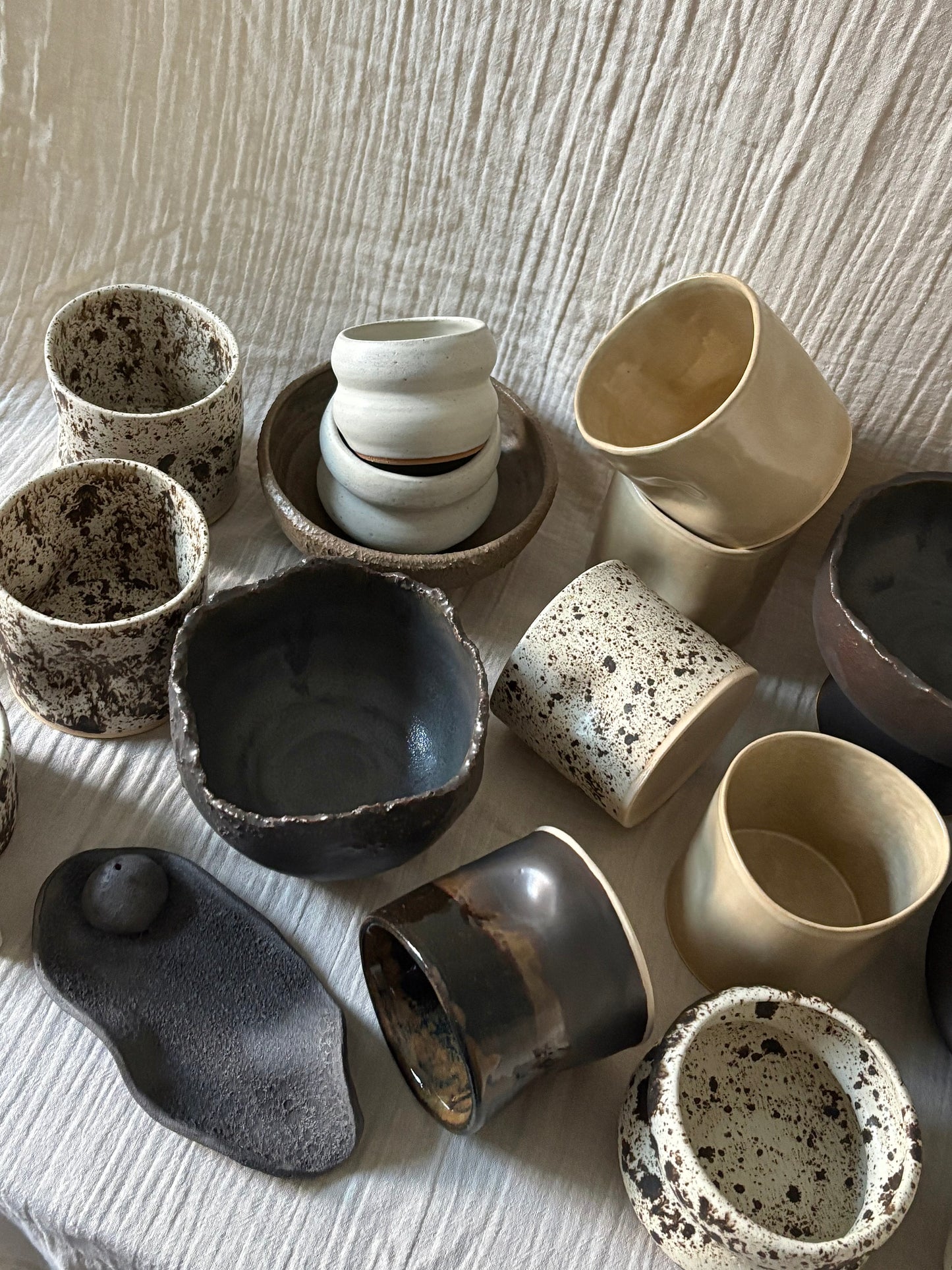 Snug mug in two tone glaze