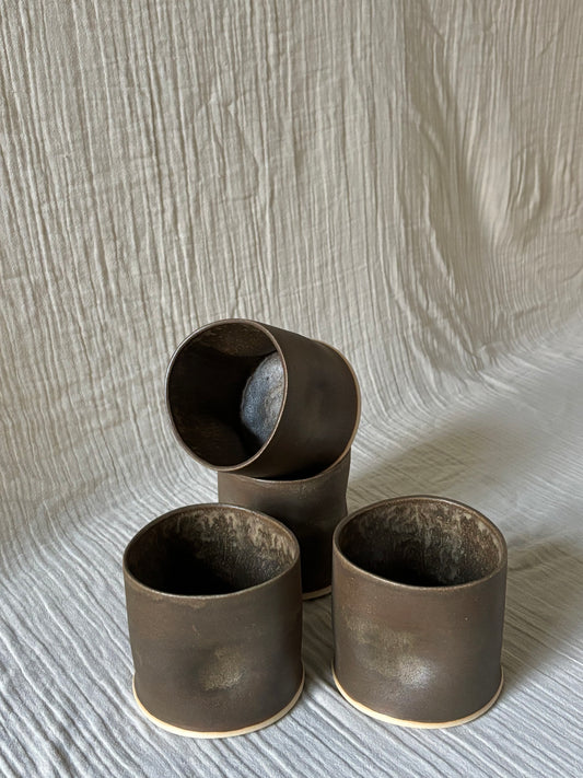 Snug mug in matte brown glaze