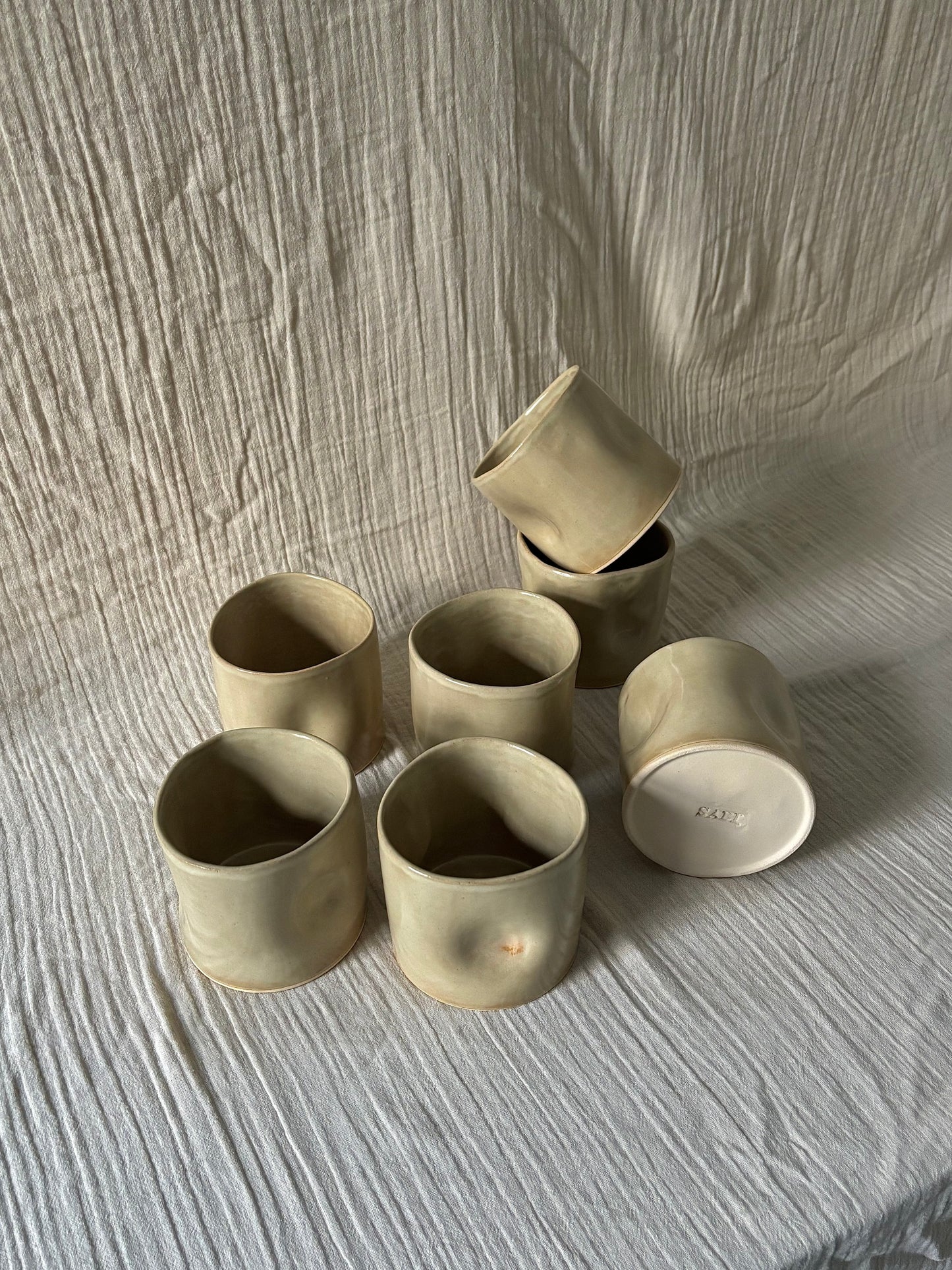Snug mug in beige glaze