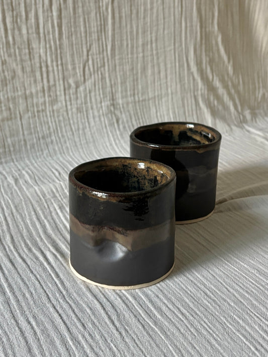 Snug mug in two tone glaze