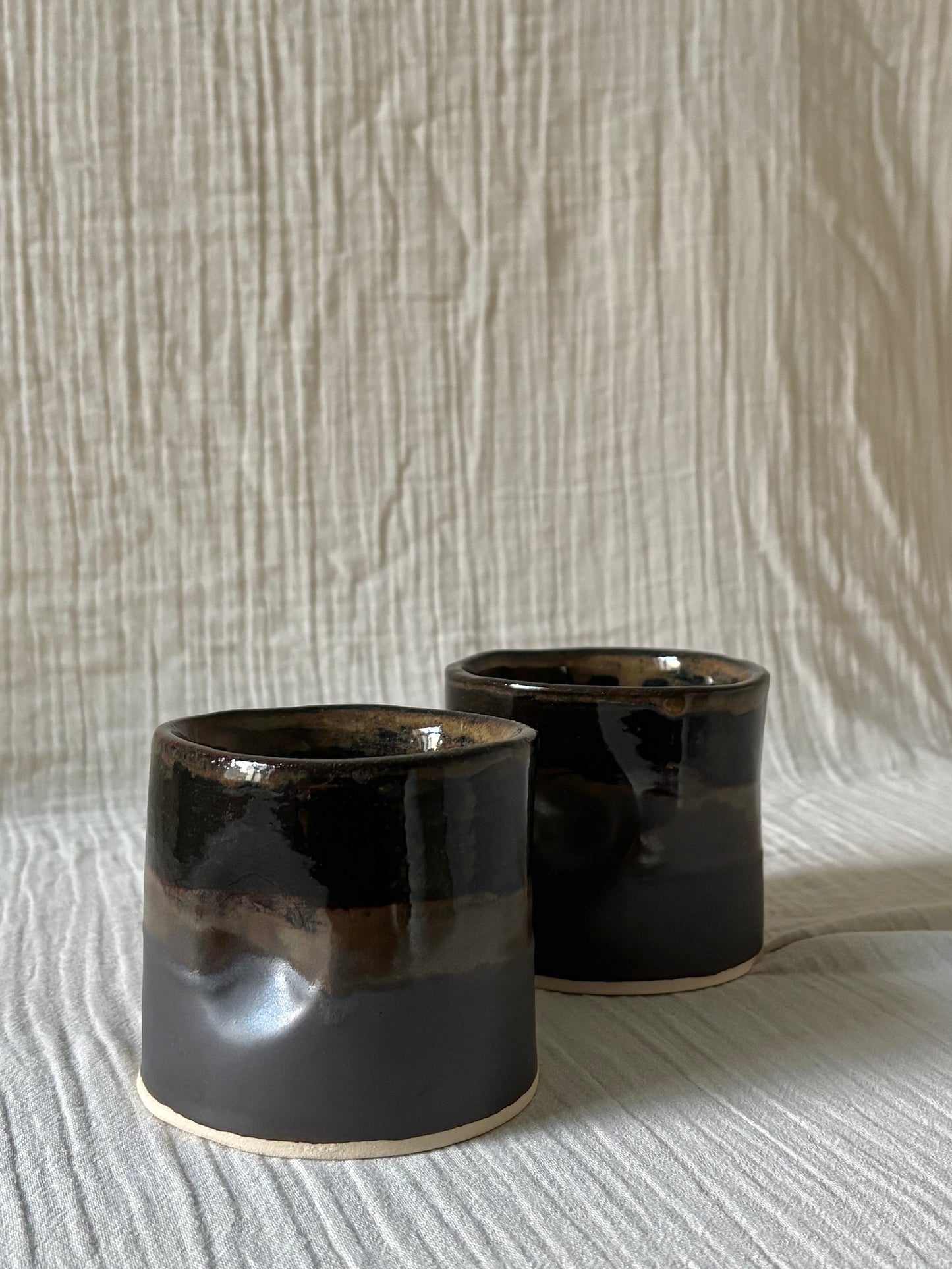 Snug mug in two tone glaze