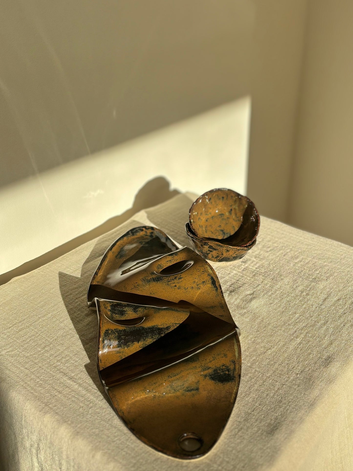 Medium Charcuterie board with dipping 2 bowls